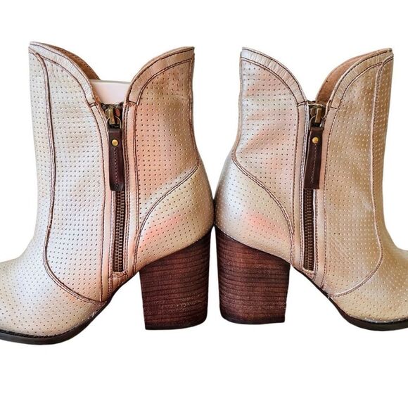 NWOT Anthropologie Seychelles Womens Around the World Ankle Bootie, silver sz 9. - Picture 10 of 10